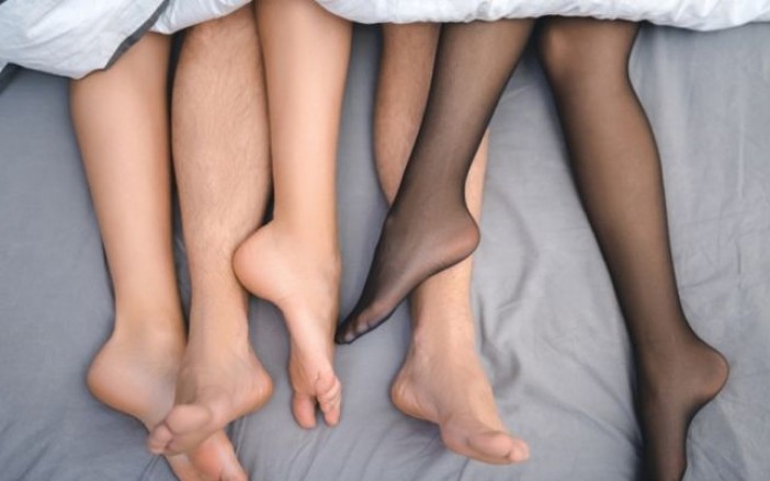 pareja y sexo a tres
