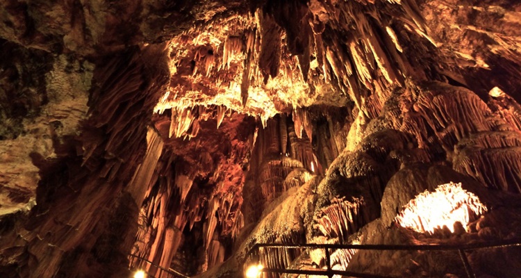 Cuevas en Espana Cueva de Valporquero en Leon