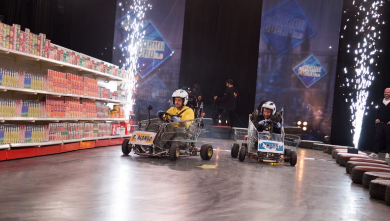 El Hormiguero 3.0: Fernando Alonso visitó a Pablo Motos 1 Merca2.es Fernando Alonso y Pablo Motos corren con carros de la compra