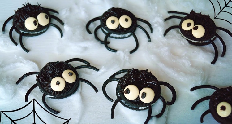 Recetas de Halloween aranas de Oreo