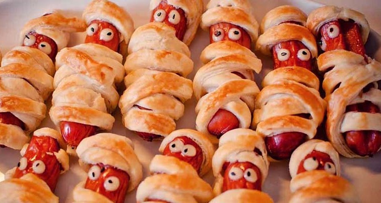 Recetas de Halloween momias de salchicha