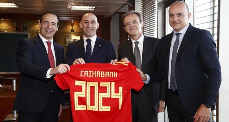 CaixaBank, metido de lleno en patrocinio del fútbol