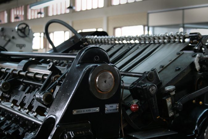 Billetes falsos: así es la tecnología que los hace (y cómo reconocerlos) 4 Merca2.es máquina de imprenta