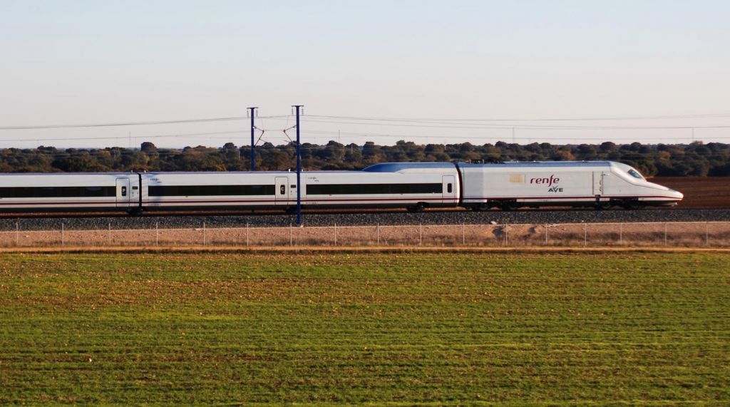 Adif adjudica la electrificación de 103 km de la línea Madrid-Extremadura por 24 M€