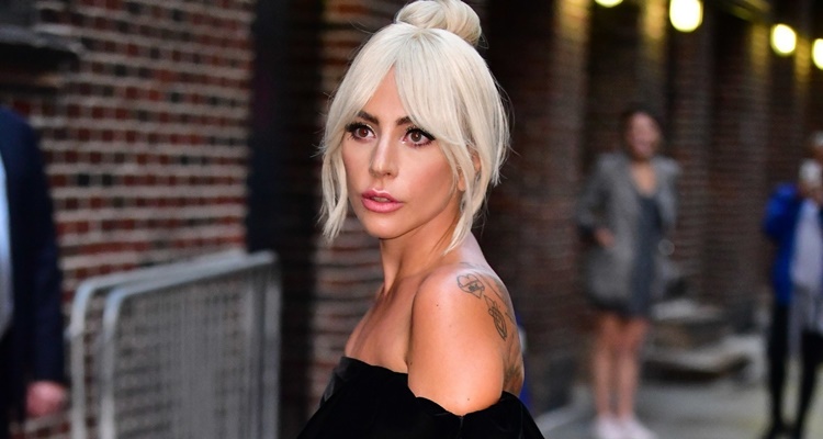 Un hombre detenido tras entrar en casa de Lady Gaga para regalarle unas flores