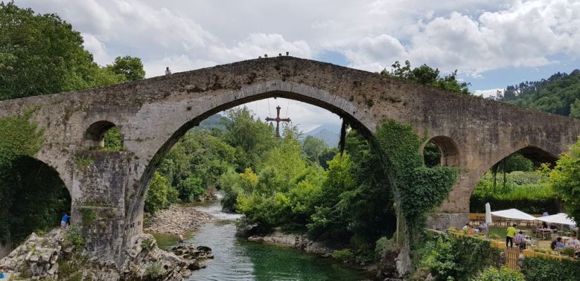 Las ciudades de montaña más bonitas de España 60 Merca2.es Cangas de Onís: puente