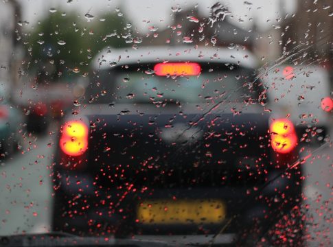 conducir coche lluvia intensa conducir coche lluvia intensa