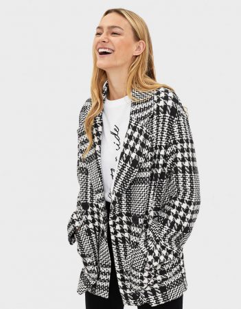 Abrigo de cuadros Bershka