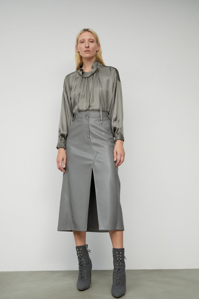 Falda con efecto piel