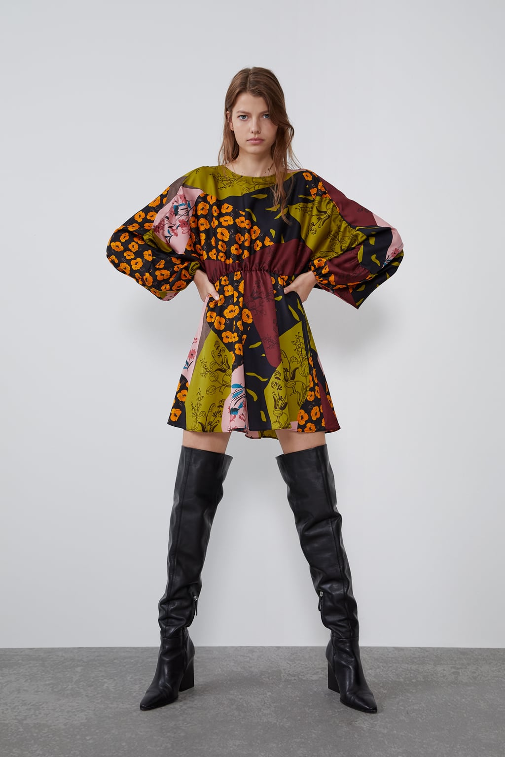 Vestido estampado patchwork de Zara