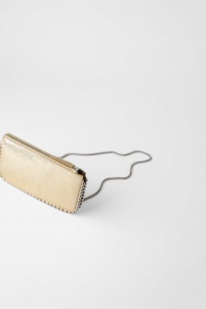 Bandolera estilo cartera con tachas