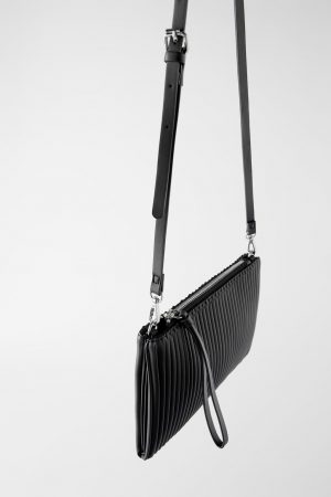 Bolso plisado efecto sobre