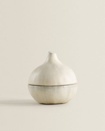 Bote en terracota color crema de Zara Home