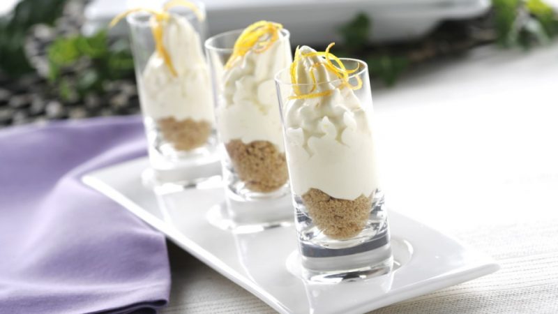 Chupitos de mousse de naranja con galletas