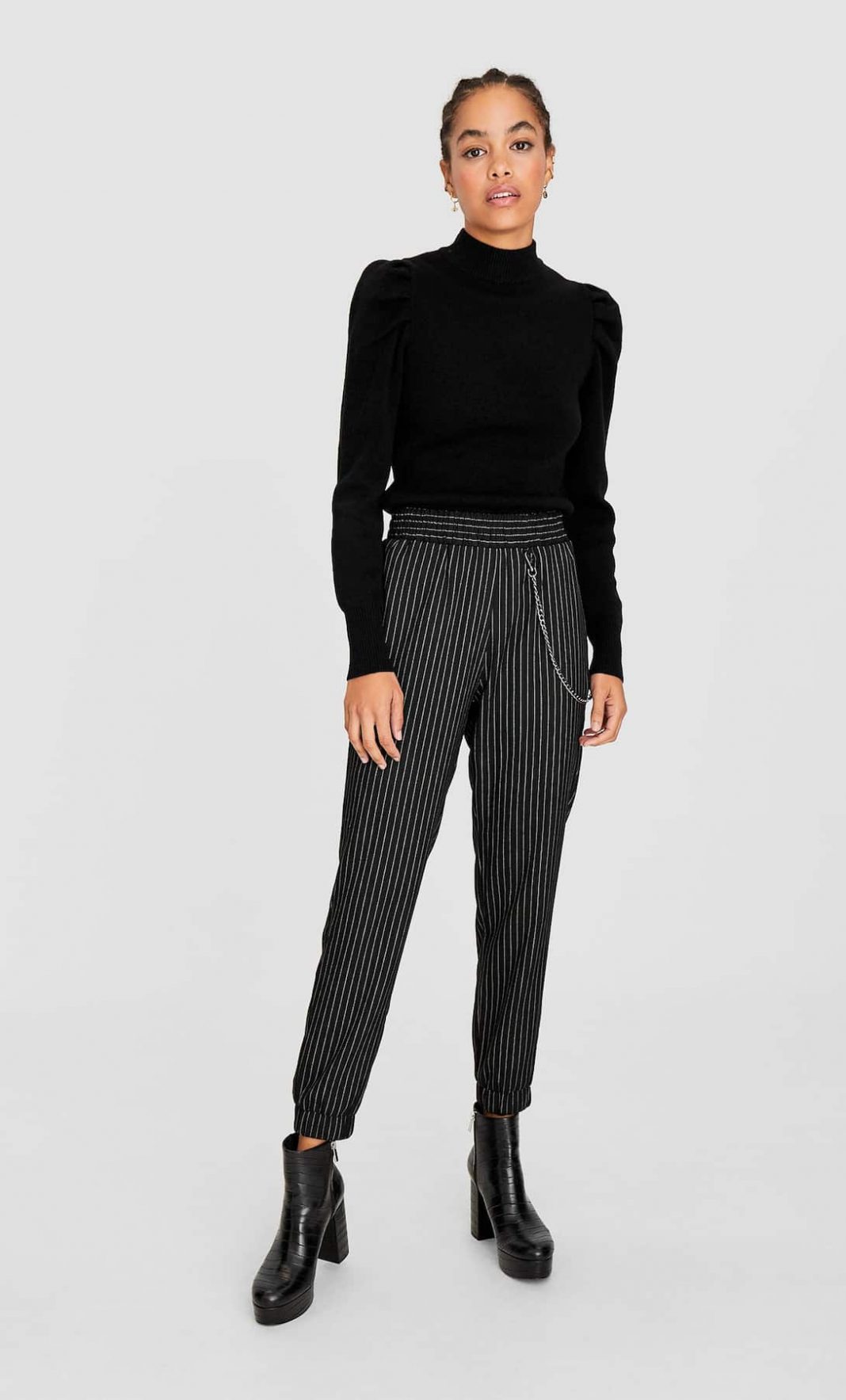 Pantalón jogger cadena de Stradivarius