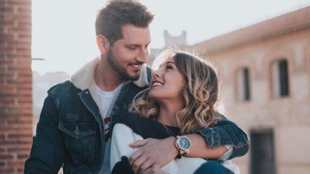 pareja abrazada