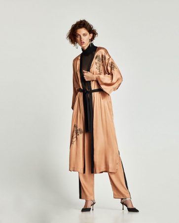 Bata de calle de Zara