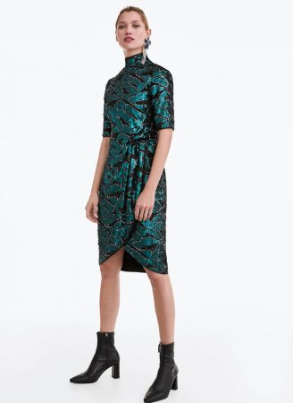 Vestido de lentejuelas en Uterqüe