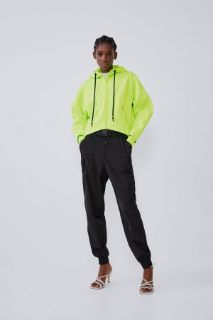 Chaqueta con capucha de Zara