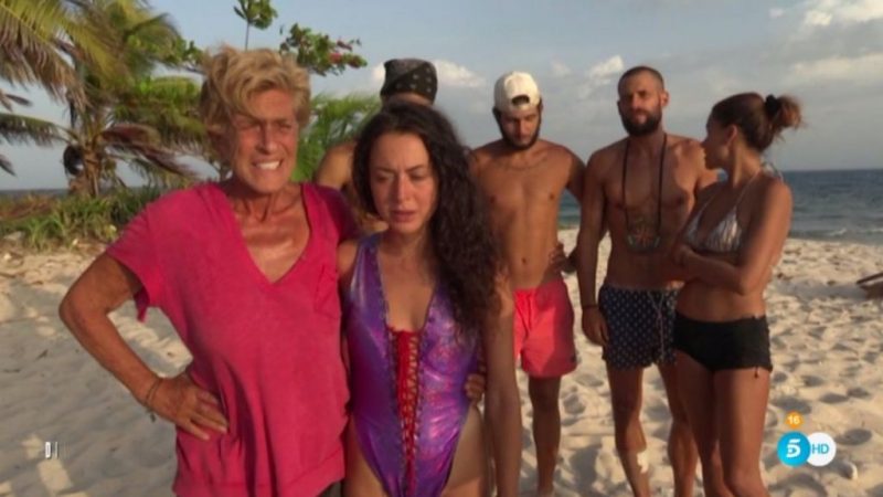 personas en la playa