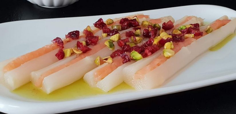 Esparragos rellenos de salmon con salsa caliente con thermomix