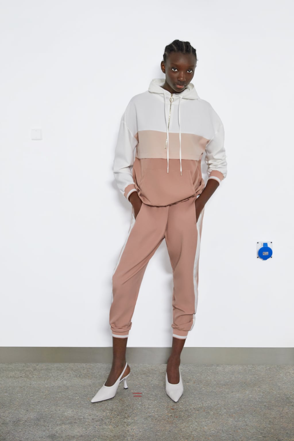 Pantalón Jogger de Zara con detalle en el lateral