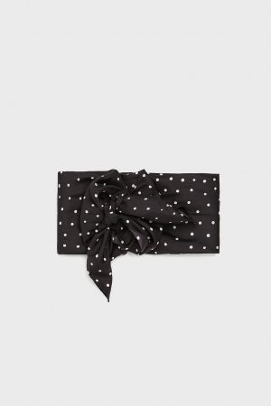 9 ropas de lunares de Zara con los que ir a la moda como Pilar Rubio o Cristina Pedroche 68 Merca2.es pañuelo zara