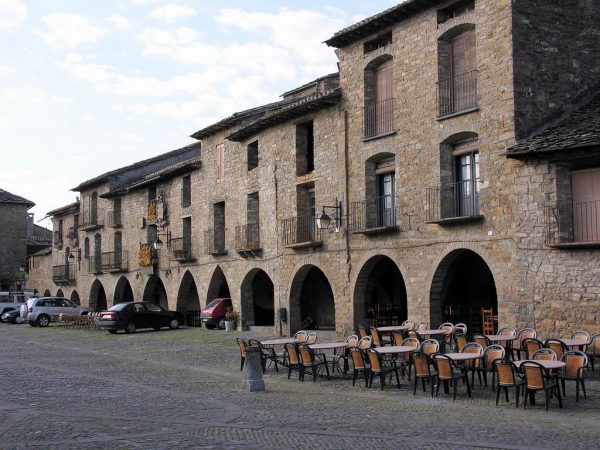 Plaza Aínsa, pueblos