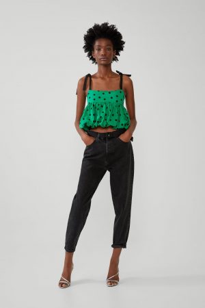 9 ropas de lunares de Zara con los que ir a la moda como Pilar Rubio o Cristina Pedroche 67 Merca2.es Top con lunares