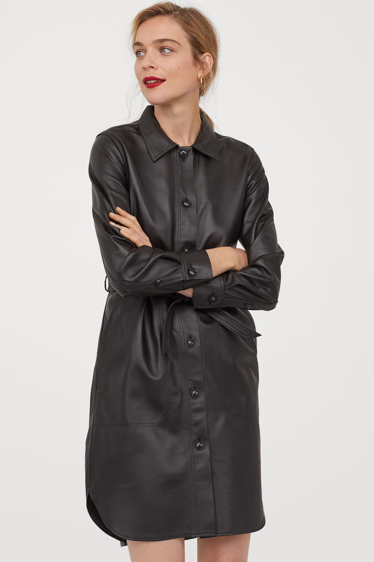 Vestido camisero de piel de H&M