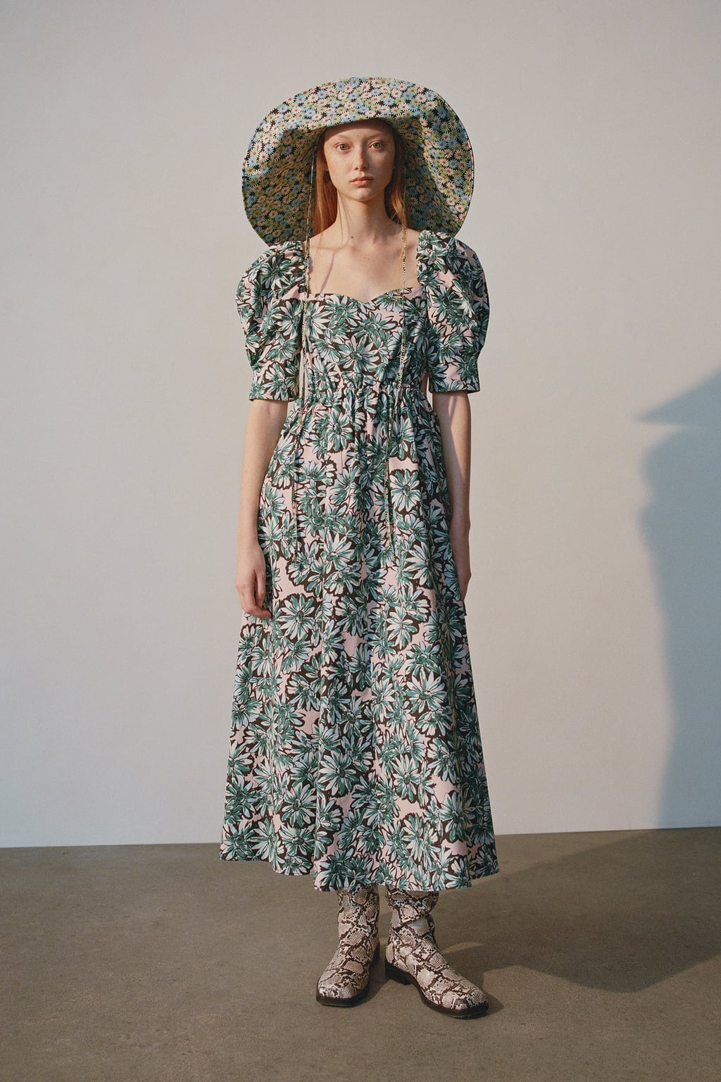 Vestido estampado popelín disponible en Zara