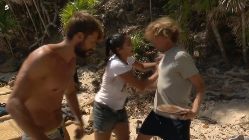 Supervivientes: famosas broncas que casi acaban en puñetazos 33 Merca2.es Dakota, Colate y Albert