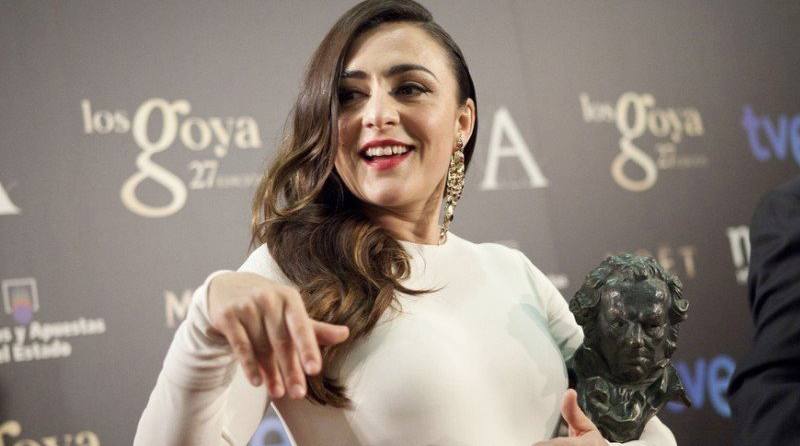 Candela Peña enfurece a Twitter: las feminazis «la van a despellejar»