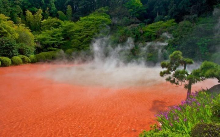 lugares raros, Estanque caliente sangriento