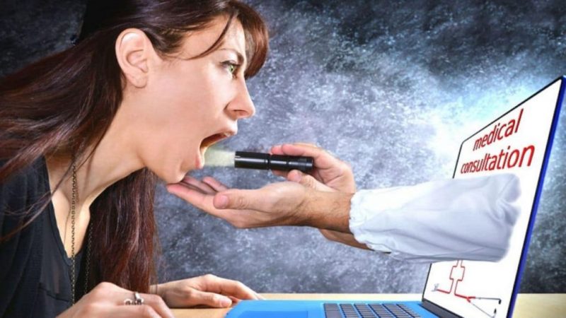 Mujer siendo examinada