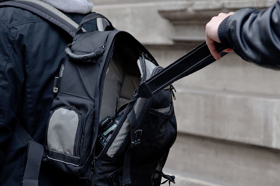 ladron robando mochila: Android, iPhone