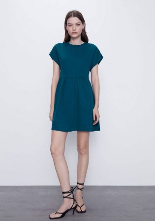 vestido azul sencillo