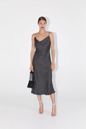 Zara: vestidos lenceros con los que salir a la calle 11 Merca2.es vestido lencero negro