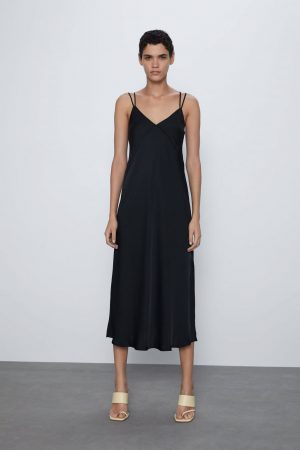 Zara: vestidos lenceros con los que salir a la calle 8 Merca2.es vestido lencero satinado Zara