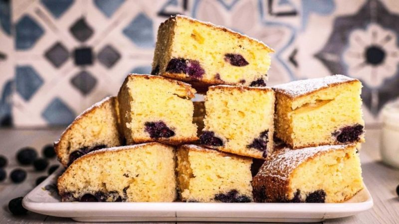 bizcocho yogur griego y arandanos