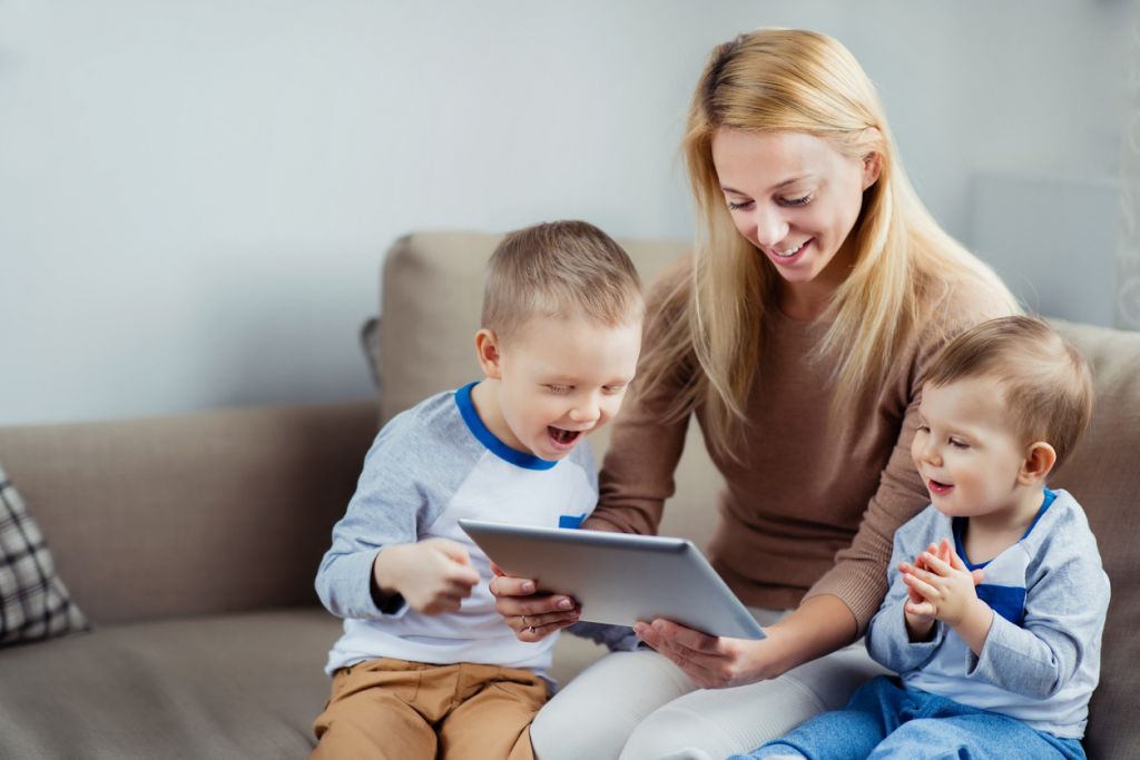 Juegos infantiles para hacer por videollamada con amigos o familiares