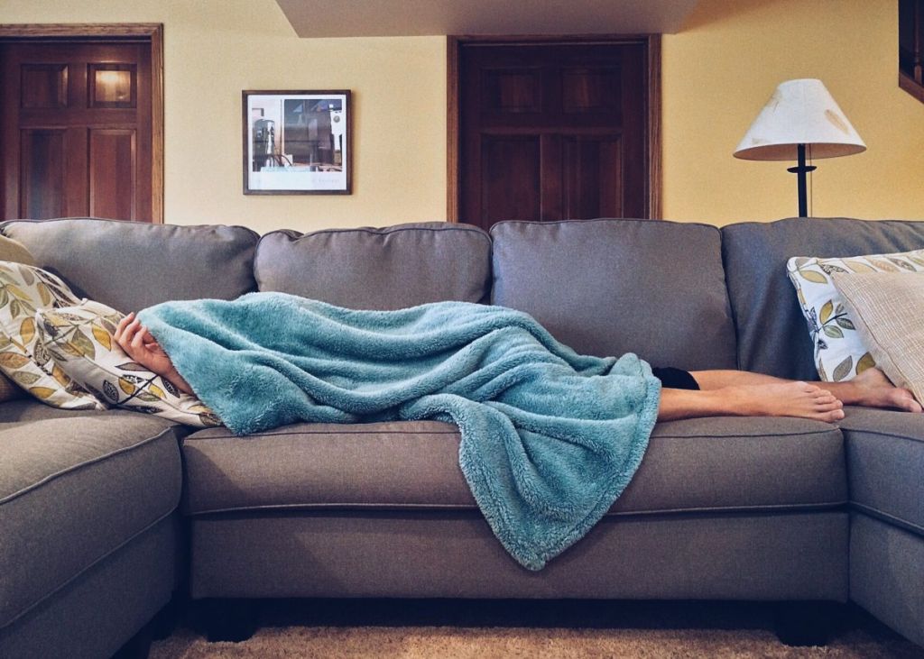 dormir en sofa