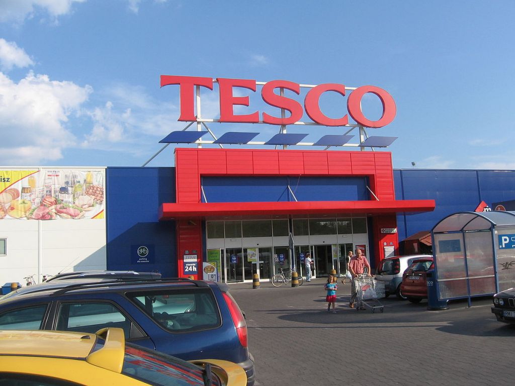Tesco iguala el precio de sus productos con los de Aldi para ‘robarle’ clientes