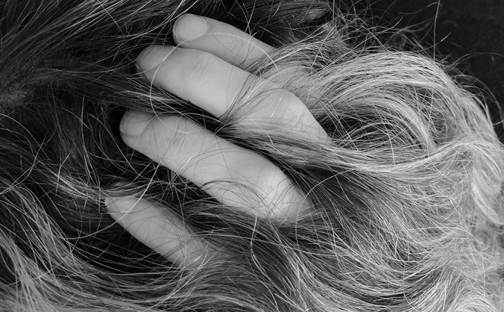 Estas son las razones por las que tienes tantas canas 2 Merca2.es dejar canas