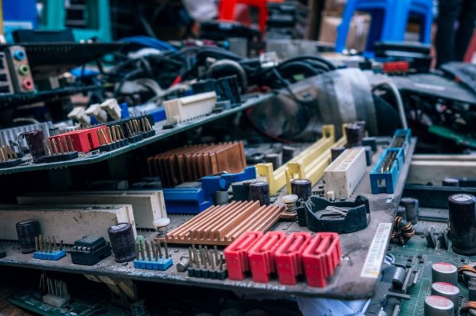 e waste materiales ordenador Merca2
