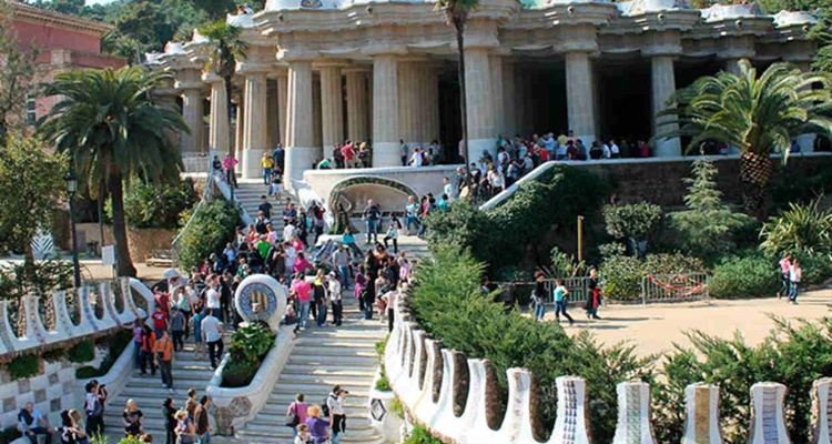 La entrada al Parque Güell, Barcelona