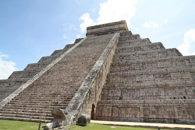 predicciones Mayas, Nostradamus