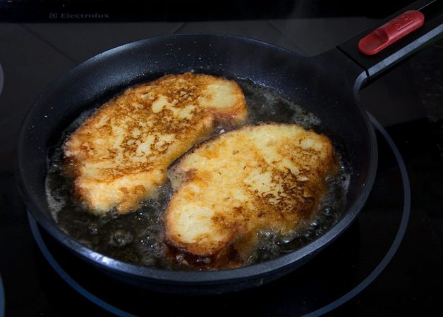 La forma más fácil de hacer unas sabrosas torrijas con la Thermomix 69 Merca2.es freir torrijas