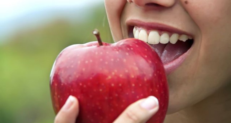 Manzana, refuerzo de encías, trucos