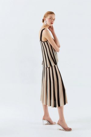 top rayas y falda sfera